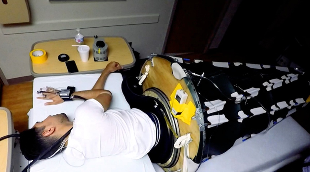 The sleeping bag has a solid frame, shaped like a space capsule, and fits over a person from the waist down. (Credits: UT Southwestern Medical Center)