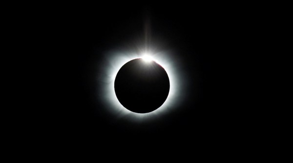 Desencadena un eclipse solar total en la Antártida y sus alrededores