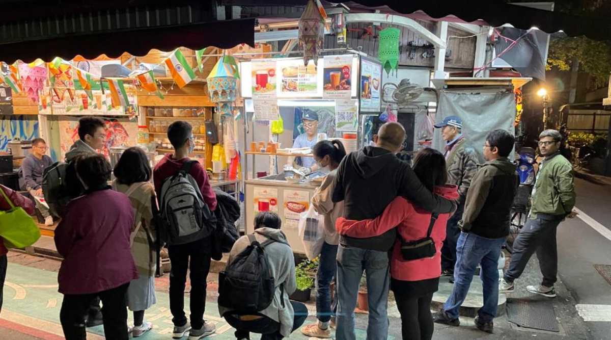Customers wait outside Tashi Thondup Bhutia's food stall 'Namaste Taiwan' in Taipei’s Shida neighborhood. Photo credit: Tashi Thondup Bhutia