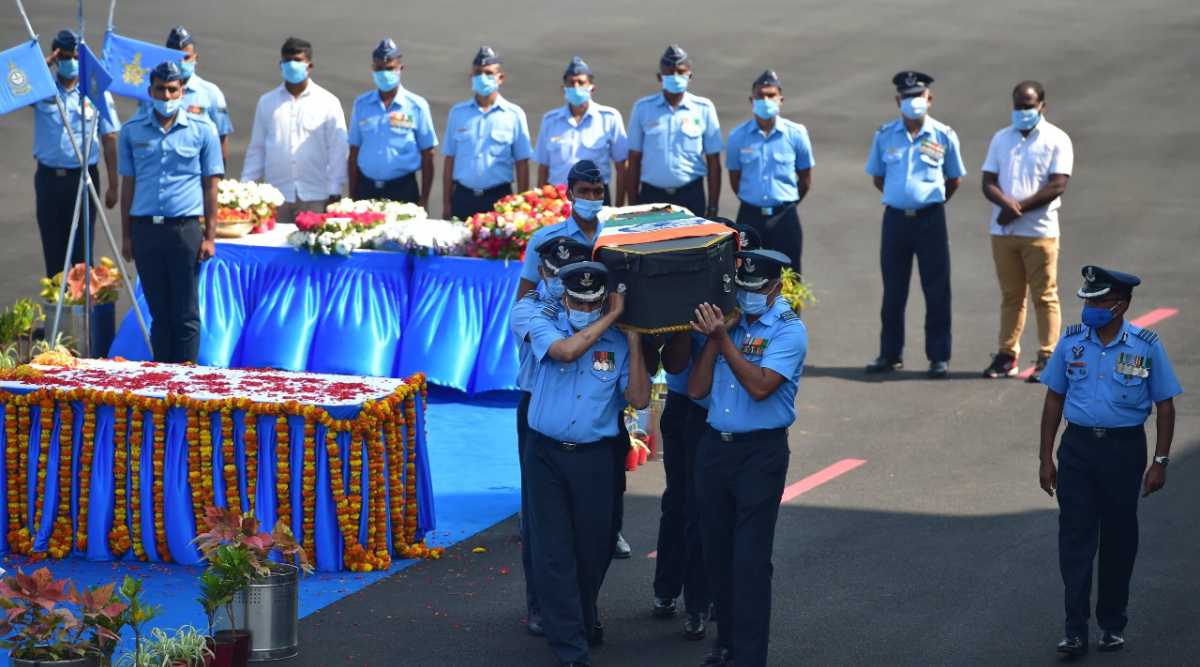 IAF, family members pay last respects to Group Captain Varun Singh ...