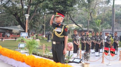 Army Day 2022: Armed Forces Chiefs Pay Obeisance, Army Introduces New  Combat Uniform