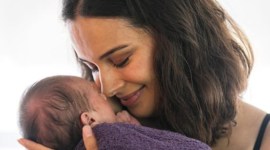 Evelyn Sharma, Evelyn Sharma news, Evelyn Sharma daughter, Evelyn Sharma motherhood, Evelyn Sharma on breastfeeding, Evelyn Sharma cluster feeding post, Evelyn Sharma Instagram, indian express news