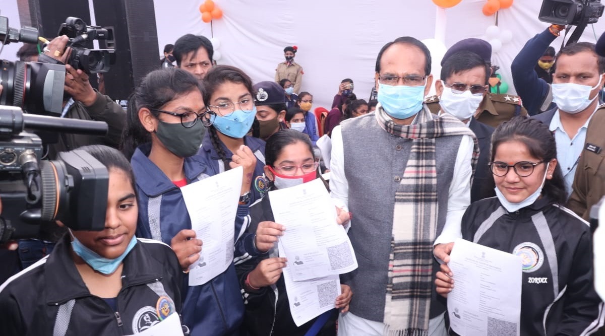 Chief Minister Shivraj Singh Chouhan inaugurated the vaccination program at Shubah School of Excellence at Bhopal | Twitter/@ChouhanShivraj
