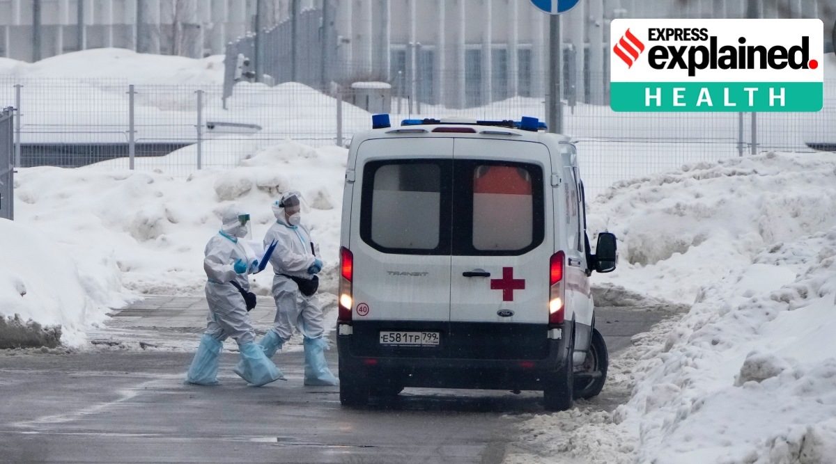 Medical workers walk to an ambulance at a hospital in Kommunarka, outside Moscow, Russia, Sunday, Jan. 23, 2022. (AP Photo/Alexander Zemlianichenko)


