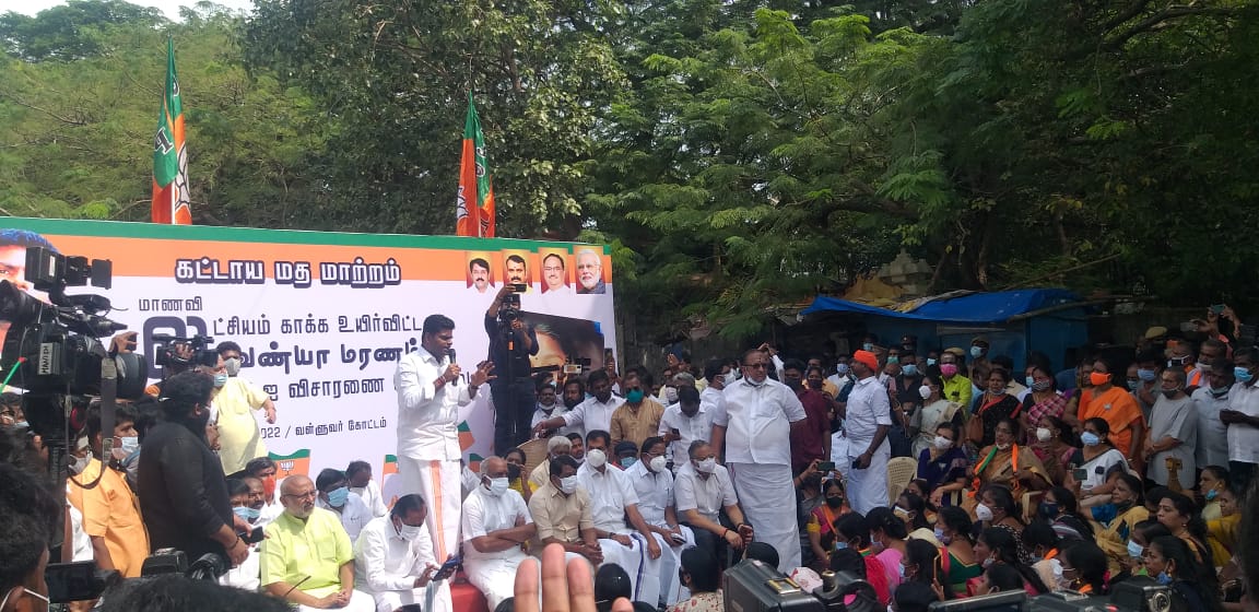 The party members led by state chief K Annamalai launched a day-long fast agitation at Valluvar Kottam 