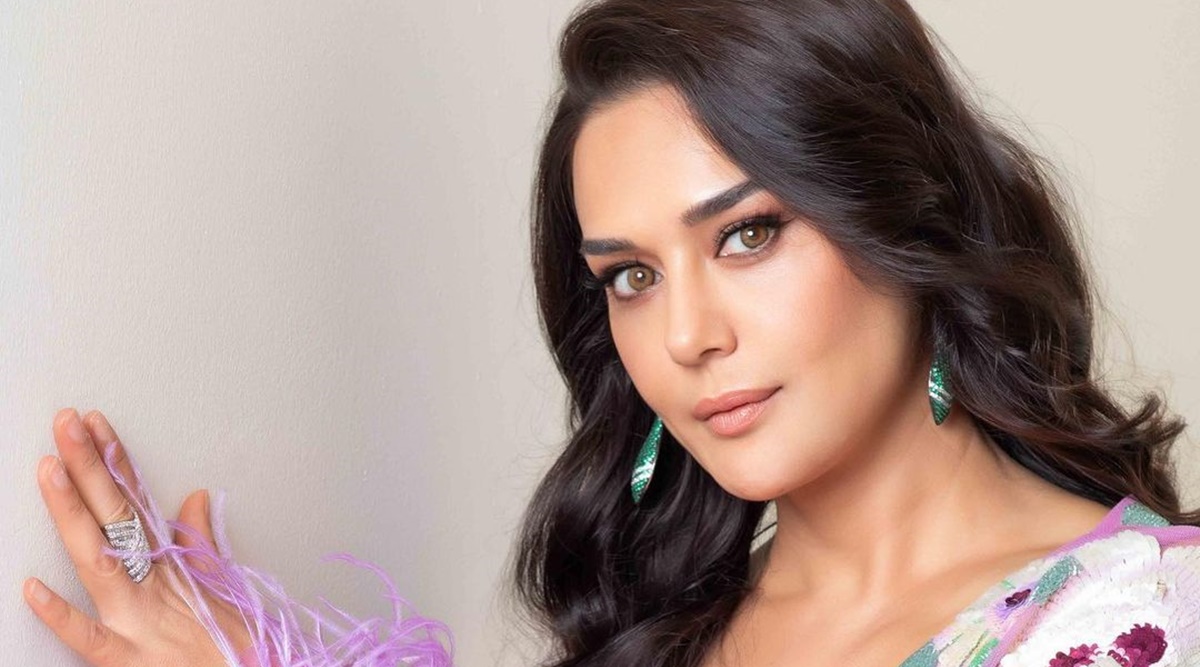 Preity Zinta nails squats at the gym, serves better fitness goals