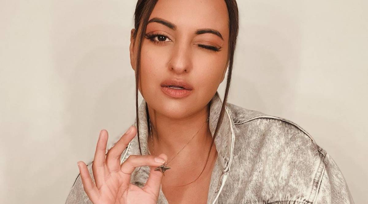 Bollywood Star Sonakshi Xxx Video - Sonakshi Sinha gives hilarious reply to a fan who asked when she will get  married | The Indian Express