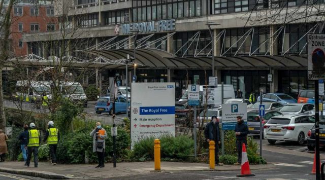 The Royal Free Hospital in North London on Dec. 7, 2020. In the spring of 2020, overwhelmed hospitals across the country halted nonemergency care, including transplants, diverting staff to coronavirus response. (Photo: Andrew Testa/The New York Times)