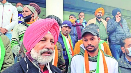 Davinder Singh Baidwan (in white) joins the Congress on Thursday. (Express Photo)