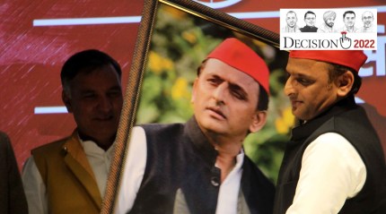 Solo act: On Akhilesh stage, a gradual fading out of the family