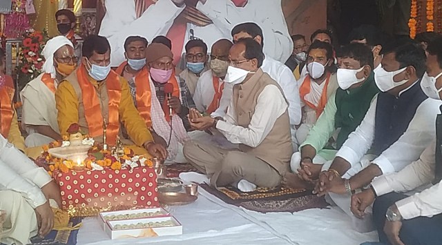 CM Shivraj Singh Chouhan prays at Gufa temple in Bhopal.