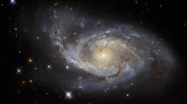 ‘Cosmic sails’: Hubble captures stunning galaxy in nautical themed ...