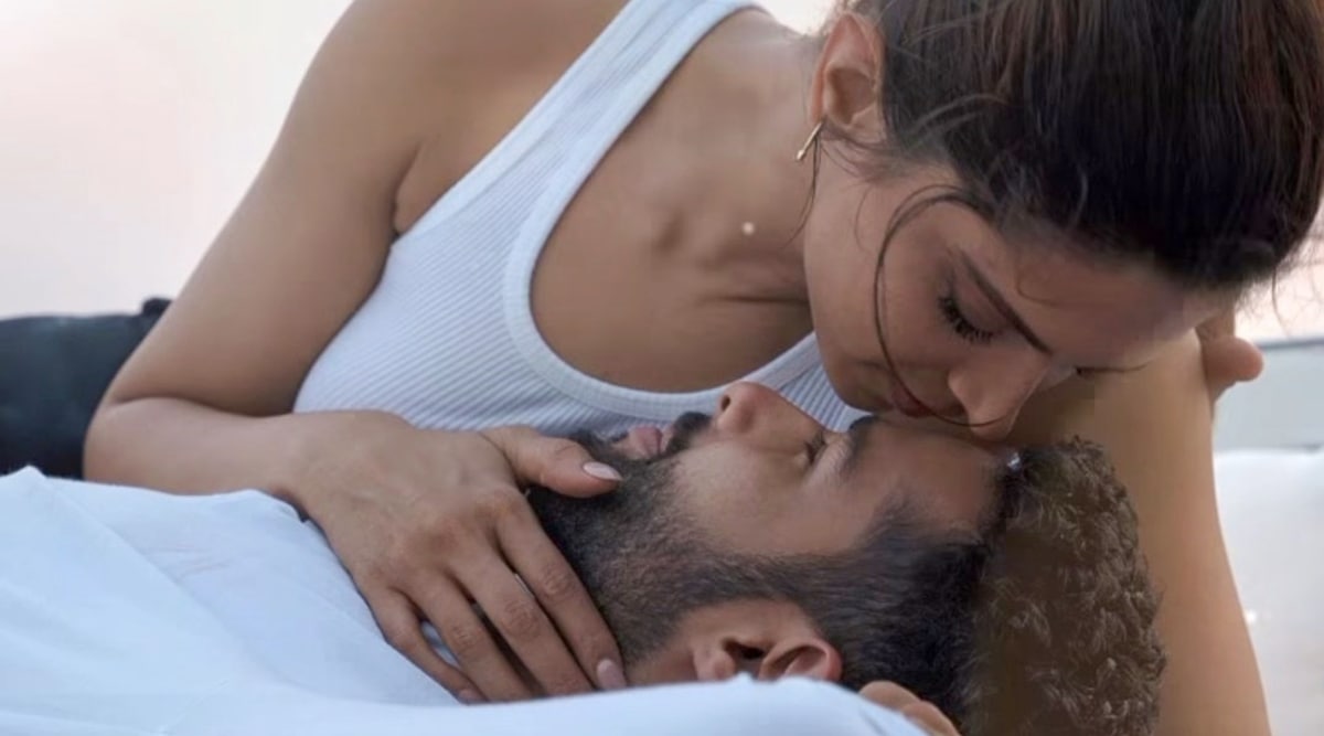 gehraiyaan deepika siddhant stills