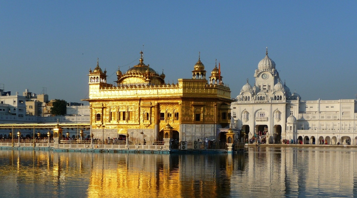 On Guru Gobind Singh Jayanti, devotees offer prayers in Punjab's Golden Temple. (Photo: Pixabay)