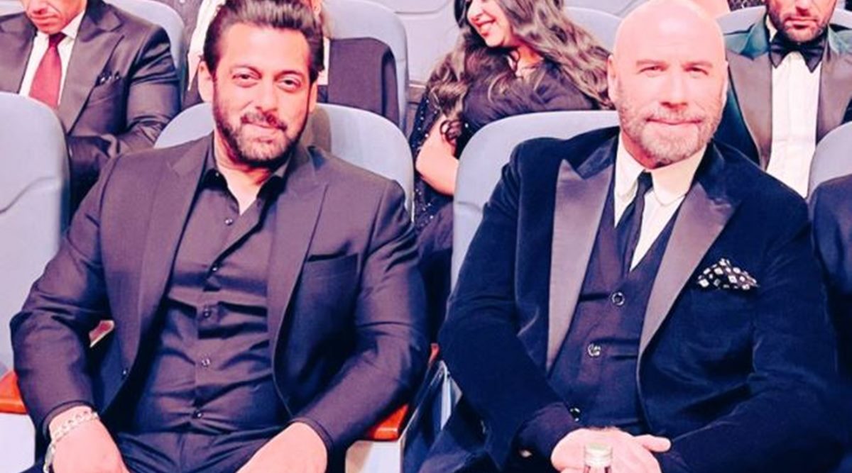 Salman Khan introduces himself to Hollywood star John Travolta ...