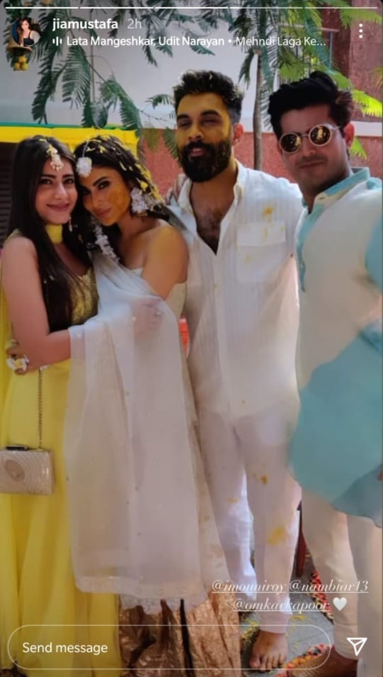 mouni roy haldi