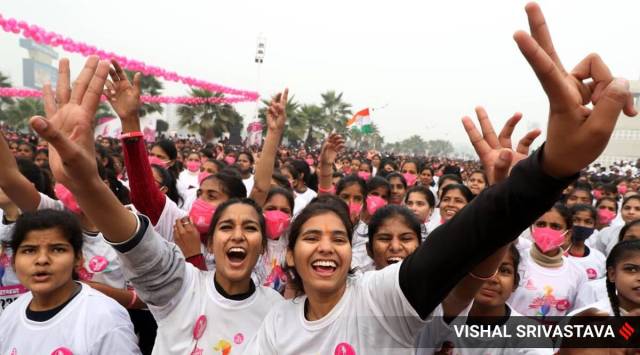 girls marathon holi