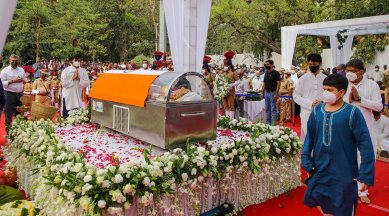 Rahul Bajaj, Bajaj Auto, Rahul Bajaj dies, Rahul Bajaj death, Maharashtra Home Minister Dilip Walse Patil, NCP chief Sharad Pawar, Aditya Thackeray, Chhagan Bhujbal, indian express