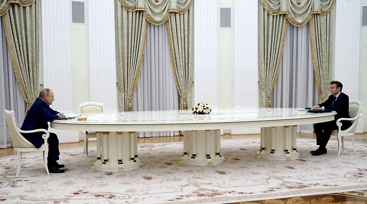 Vladimir Putin, Emmanuel Macron, putin macron table