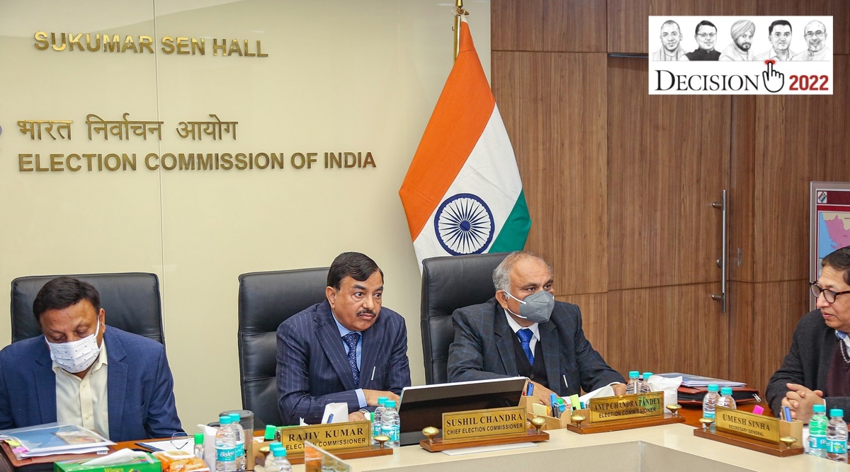 Chief Election Commissioner Sushil Chandra with Election Commissioners Rajiv Kumar and Anup Chandra Pandey, chairs a meeting with the Special Observers who have been appointed for the assembly polls in Goa, Manipur, Punjab, Uttarakhand and Uttar Pradesh. (PTI)