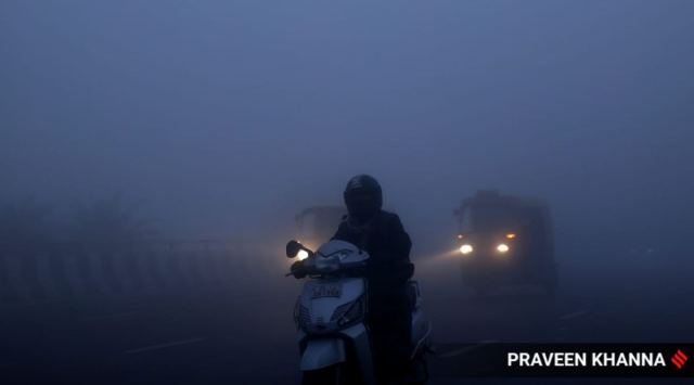 Dense fog in New Delhi. (Express Photo: Praveen Khanna, File)
