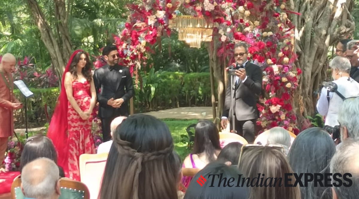 Farhan Akhtar and Shibani Dandekar exchange vows in dreamy wedding ceremony; heres what they wore