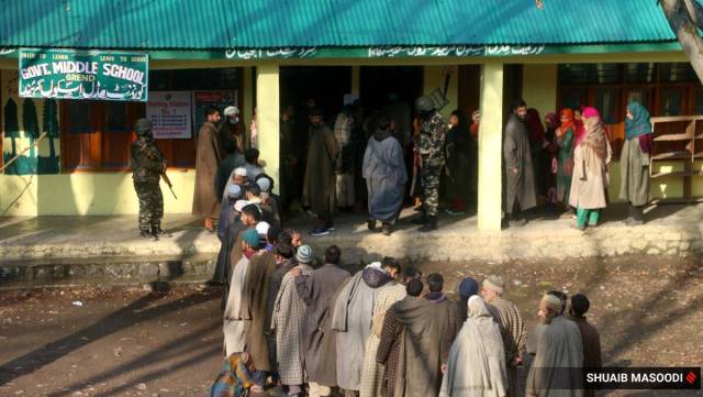 In Baramulla, while the Assembly segments remain at five, Kunzer and Tangmarg constituencies have been carved out by splitting Gulmarg and merging the Sangrama constituency. 