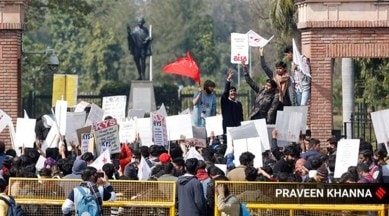 Jawaharlal Nehru University, JNU, Jawaharlal Nehru University offline classes, JNU offline classes, Delhi classes, Covid-19, Delhi Covid, Indian Express, Indian Express news
