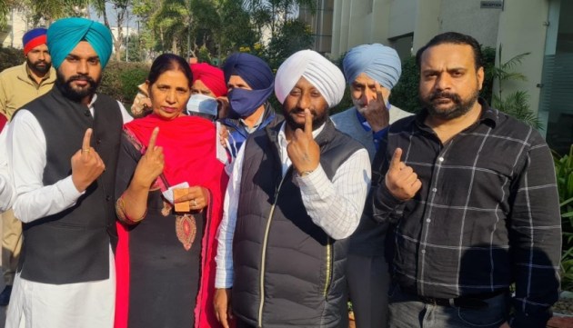 punjab, punjab elections, Punjab voting pictures, next punjab cm, Punjab congress, sonu sood, punjab election candidates, capt amarinder singh, channi, bhagwant mann, AAP, bjp, congress, up assembly election 2022, Punjab assembly election 2022, punjab key candidates, up 3rd phase key candidates, Assembly election, UP polls