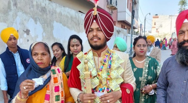 punjab, punjab elections, Punjab voting pictures, next punjab cm, Punjab congress, sonu sood, punjab election candidates, capt amarinder singh, channi, bhagwant mann, AAP, bjp, congress, up assembly election 2022, Punjab assembly election 2022, punjab key candidates, up 3rd phase key candidates, Assembly election, UP polls