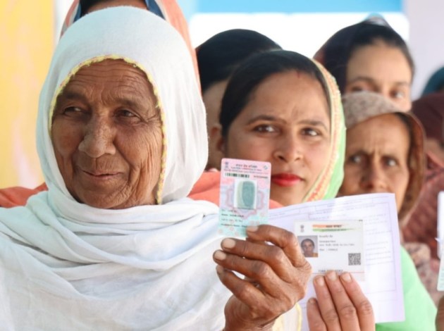 punjab, punjab elections, Punjab voting pictures, next punjab cm, Punjab congress, sonu sood, punjab election candidates, capt amarinder singh, channi, bhagwant mann, AAP, bjp, congress, up assembly election 2022, Punjab assembly election 2022, punjab key candidates, up 3rd phase key candidates, Assembly election, UP polls