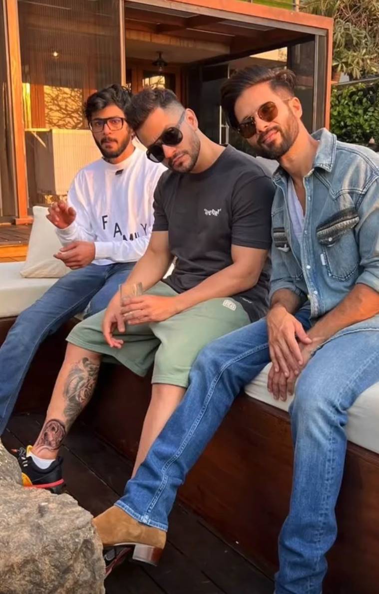 shahid kapoor with friends