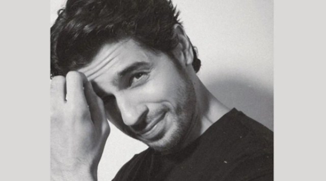 Sidharth Malhotra, Sidharth Malhotra fitness, Sidharth Malhotra fitness goals, Sidharth Malhotra gymnastic rings, celeb fitness, indian express news