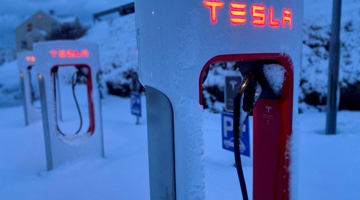 Tesla, Tesla supercharging stations