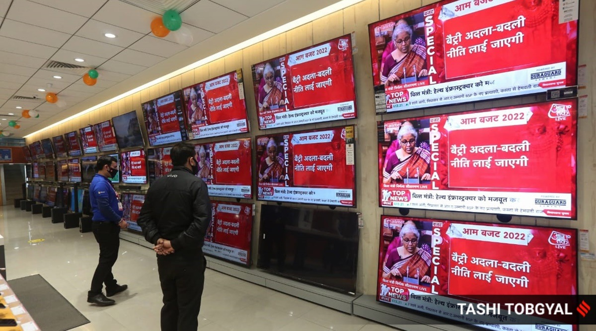 LIC IPO key: Divestment numbers missed, Budget dials down target