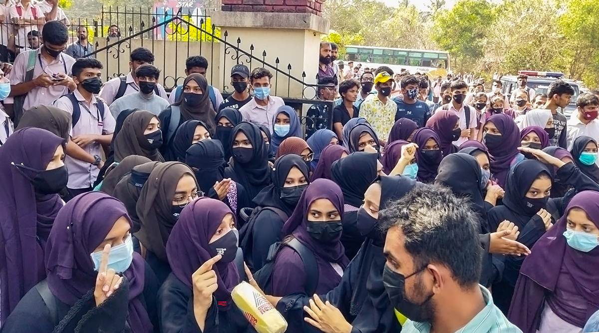 Hijab protests spread, Karnataka govt shuts colleges, high schools for  three days | Cities News,The Indian Express