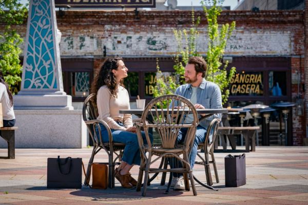 I Want You Back' Review: Charlie Day And Jenny Slate Prove Rom-Com Isn't  Dead – Deadline