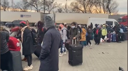 The first batch of evacuees from Ukraine reach Romania via Suceava border crossing. (File)