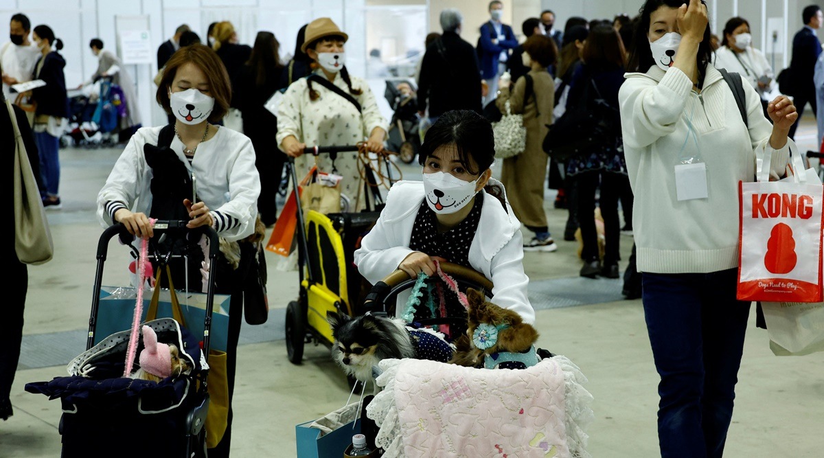 People wearing protective masks in Tokyo, Japan, March 31, 2022. (Reuters)