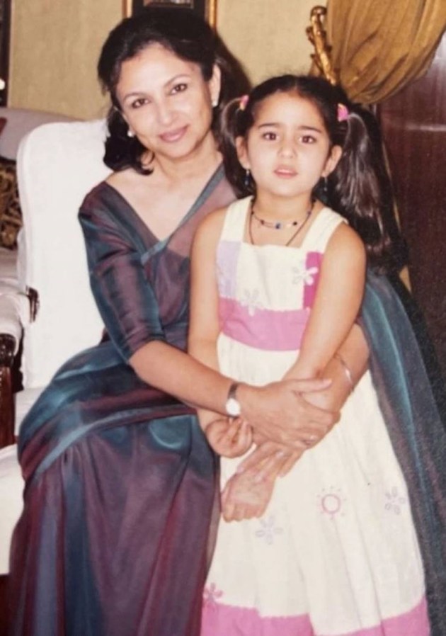 sharmila tagore with sara ali khan