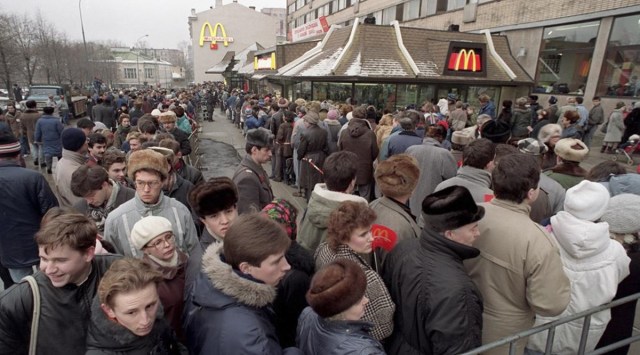 Hundreds of Muscovites line up outside the first McDonald's restaurant in the Soviet Union on its opening day, in Moscow, Wednesday, Jan. 31, 1990. (AP)
