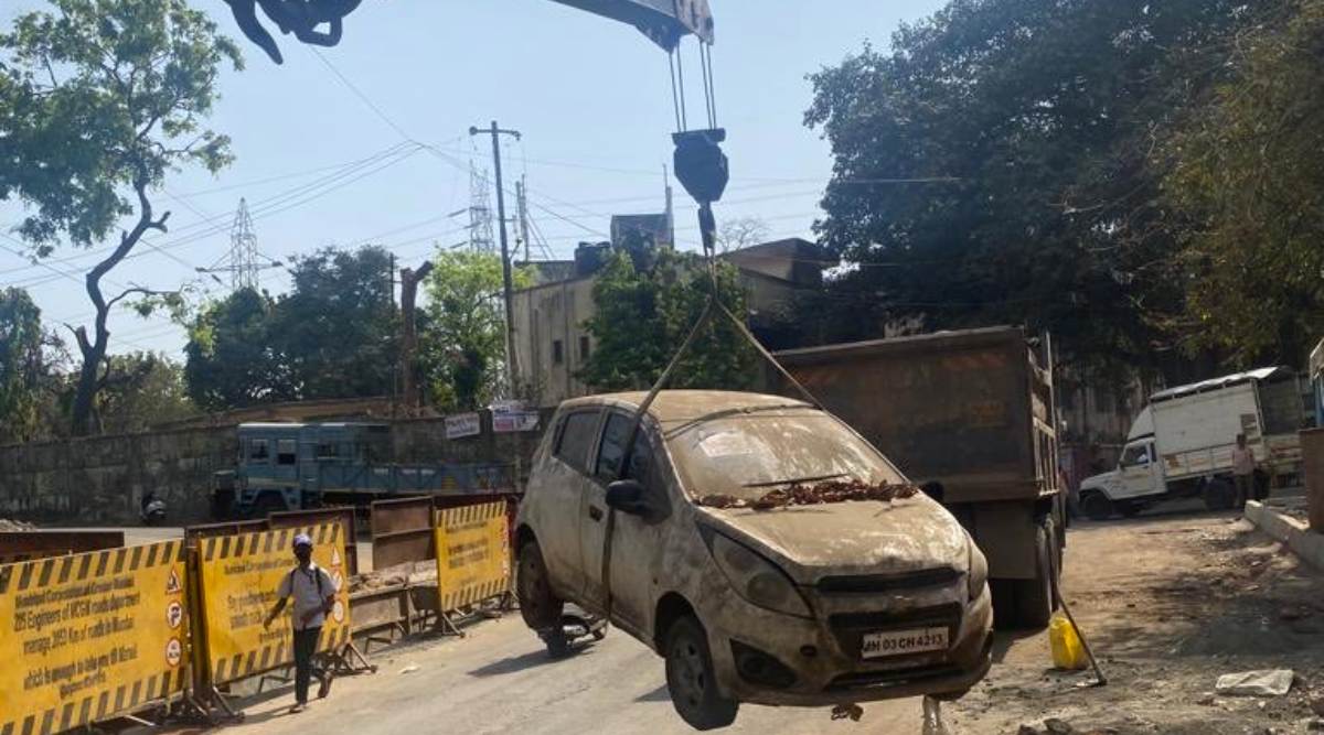 4,335 abandoned vehicles were towed off the roads. (Photo: Twitter@sanjayp_1)