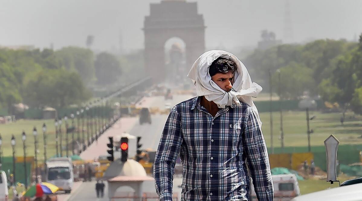 Delhi sweats at 40C as heat wave begins Delhi news