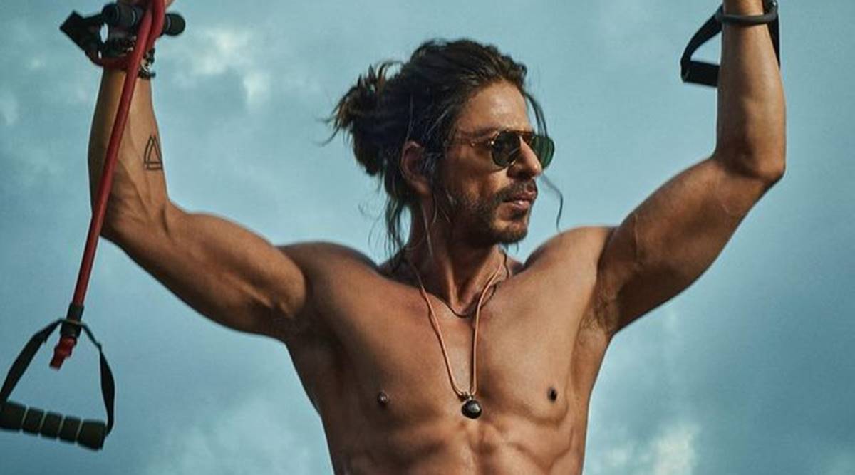 Shah Rukh Khan stuns fans with eight-pack abs, daughter Suhana ...