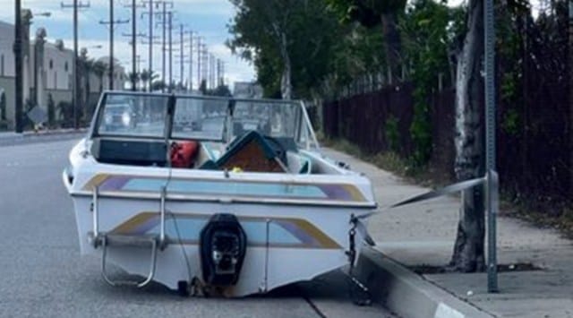 boat tied to no parking, boat, no parking, boat on road, indian express