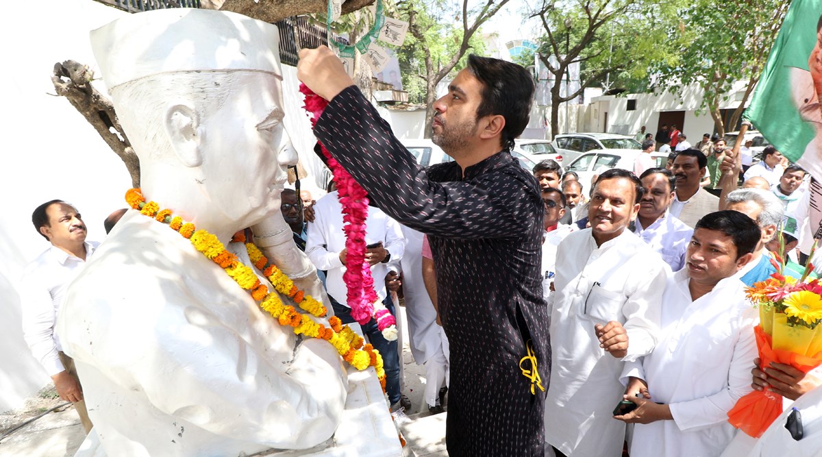 Jayant Chaudhary garlands a statue of Chaudhary Charan Singh in Lucknow on Saturday. (Vishal Srivastav)
