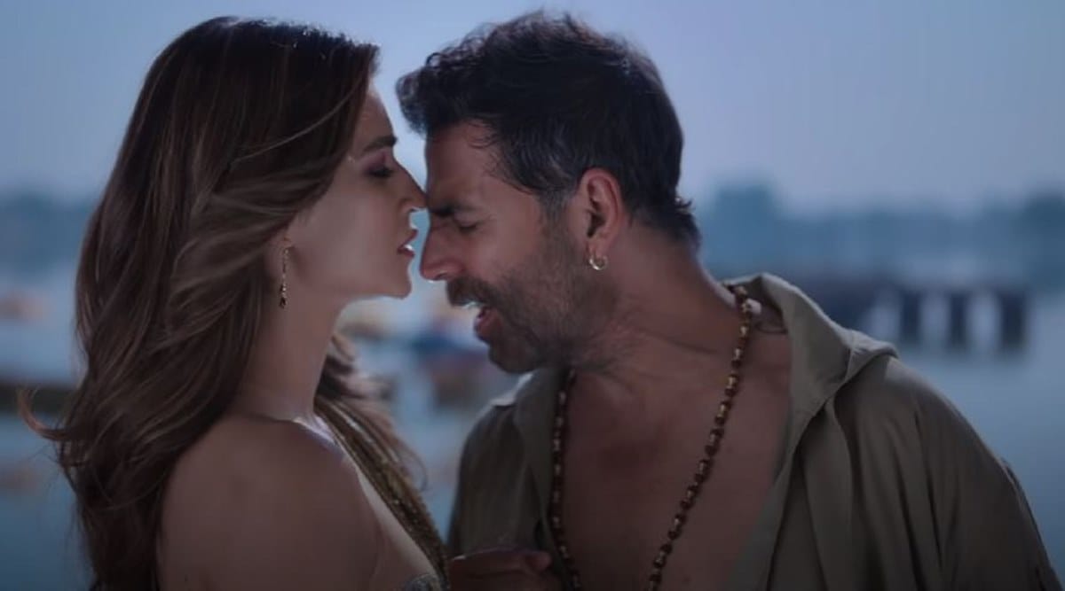 akshay kriti