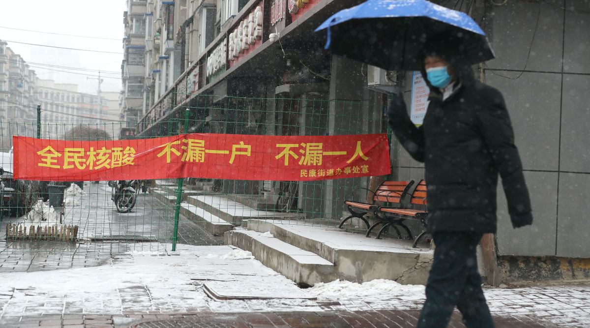 A man walks past a slogan which reads "All citizen covid test, don't miss any household, don't miss any person" during the fourth day of a city wide lock down in Changchun in northeastern China's Jilin province Monday, March 14, 2022. China banned most people from leaving the coronavirus-hit northeastern province and mobilized military reservists Monday as the fast-spreading "stealth omicron" variant fuels the country's biggest outbreak since the start of the pandemic two years ago. (Photo: Chinatopix Via AP)