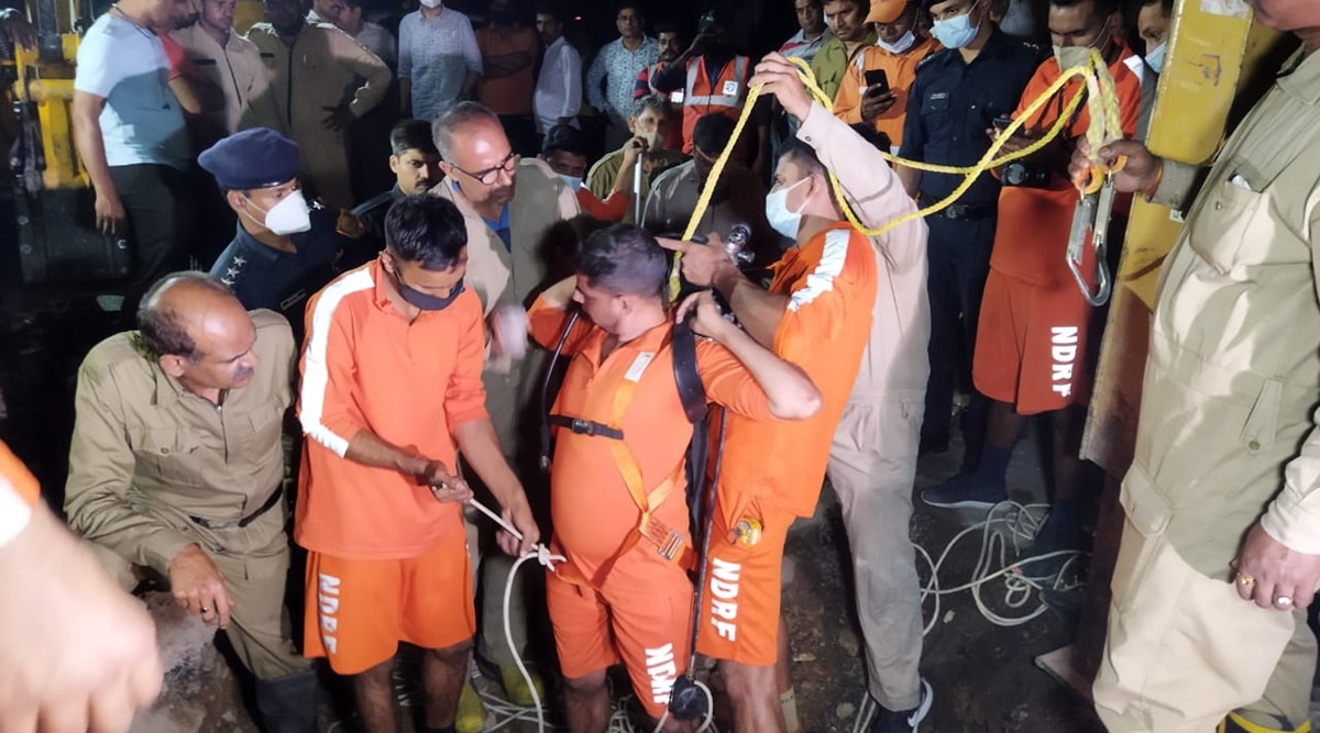 Delhi: Four people who fell into sewer confirmed dead, bodies recovered