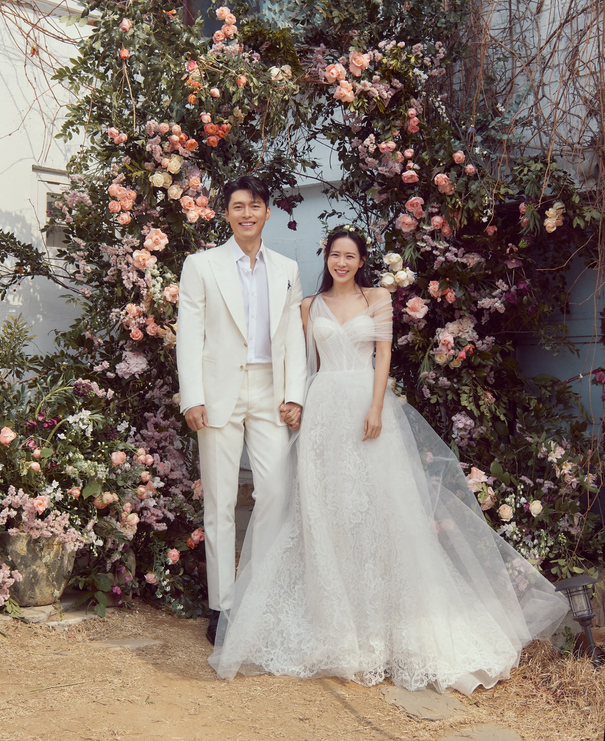 Hyun Bin with Son Ye-jin wedding photo
